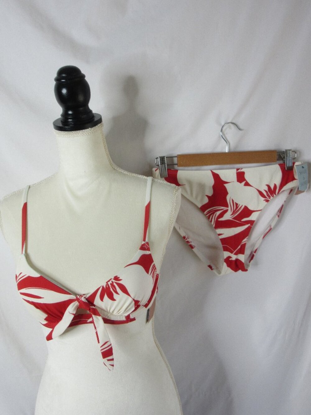 Shade & Shore 2 Piece Bikini Red White Tropical Floral Size Small & 32B NWT
